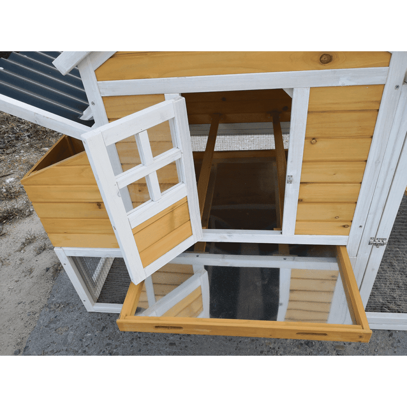 Rugged Ranch™ Laredo Wood Chicken Coop (Up to 5 chickens)